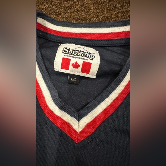 CANADA EMBROIDERED SNOWCAP VNECK HOCKEY JERSEY YOUTH/KIDS SIZE LG - Picture 2 of 3